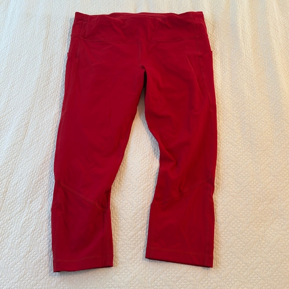 Lululemon calf length Like New leggings- size 12